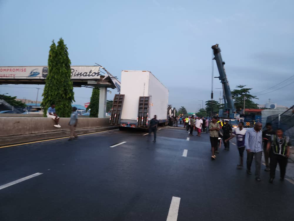 Lagos  begins fixing of damaged Pedestrian Bridge