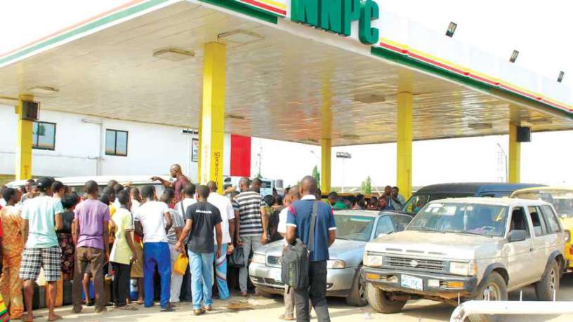 Petrol 'scarcity' hits Abuja as long queues return