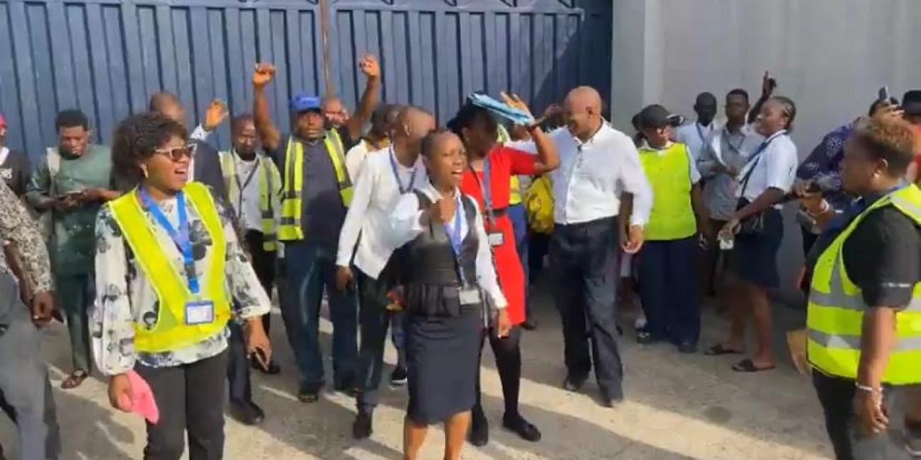 Sacked Dana Air Workers protest unpaid Salaries, Gratuities, outstanding Pensions