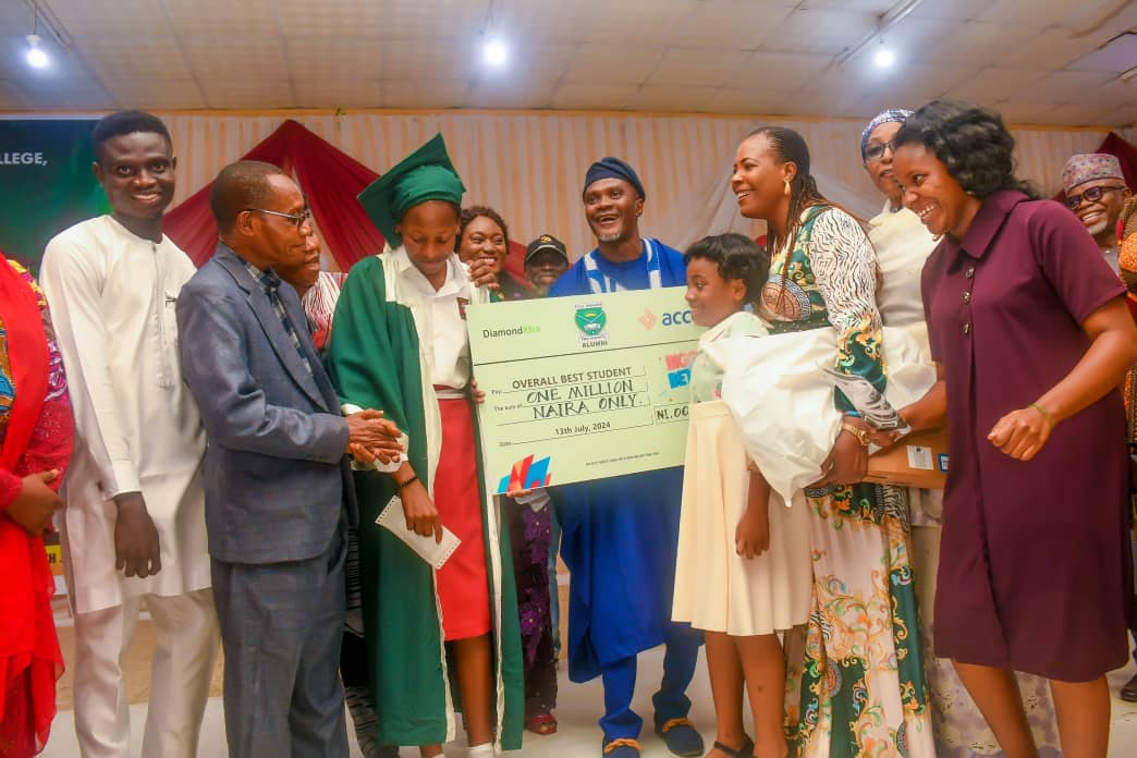 Alumni Association gifts FGC Kaduna Best Graduating Student N1.9m