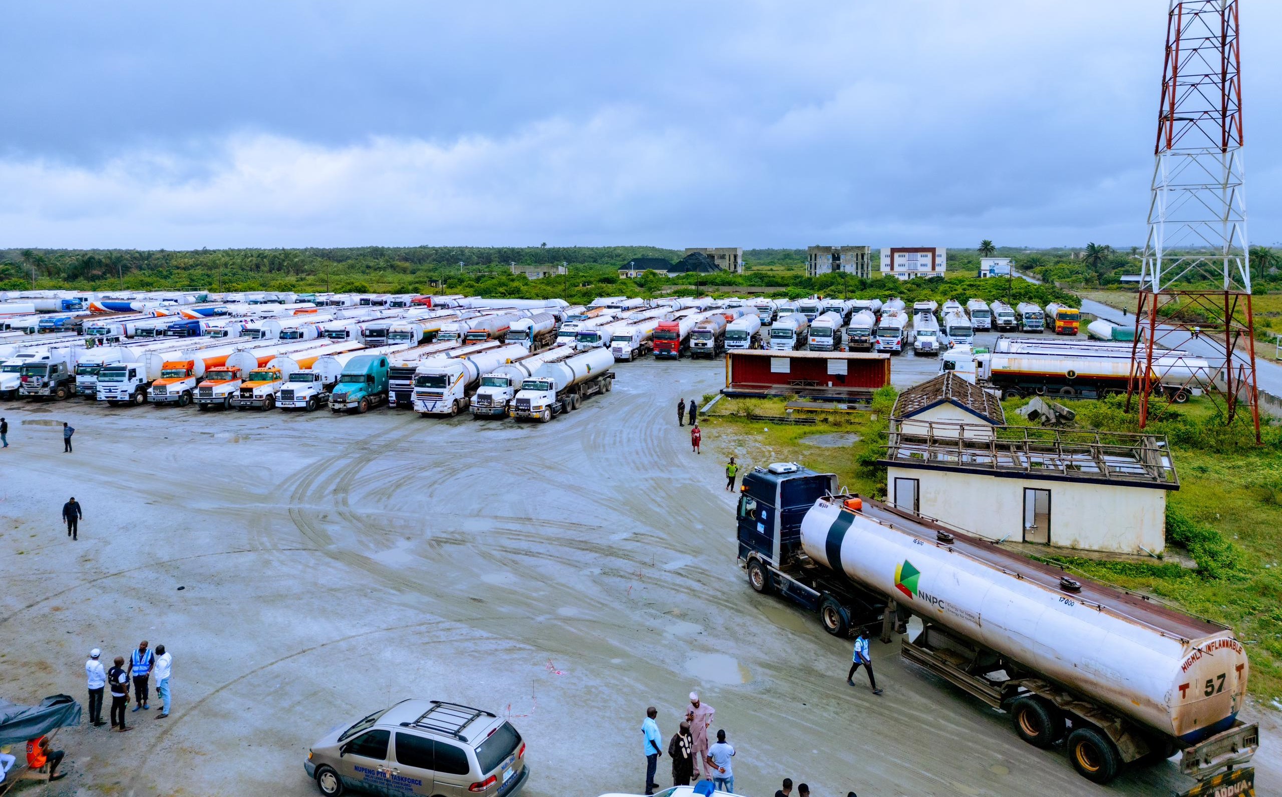 Fuel Loading: NNPC deploys 300 Trucks to Dangote Refinery