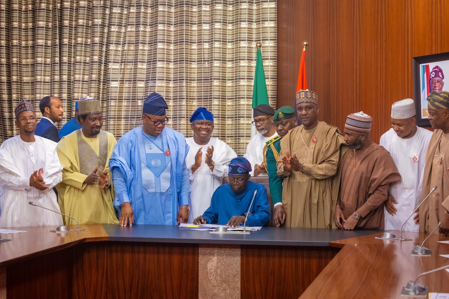Nigeria - The Stark Reality and Smoothing Groove